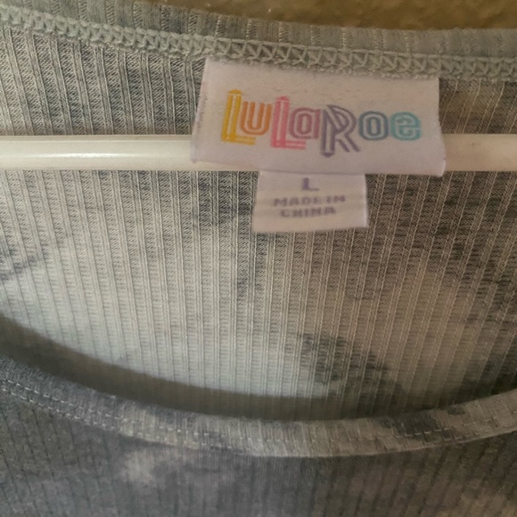 Lularoe tops - Picture 4 of 14